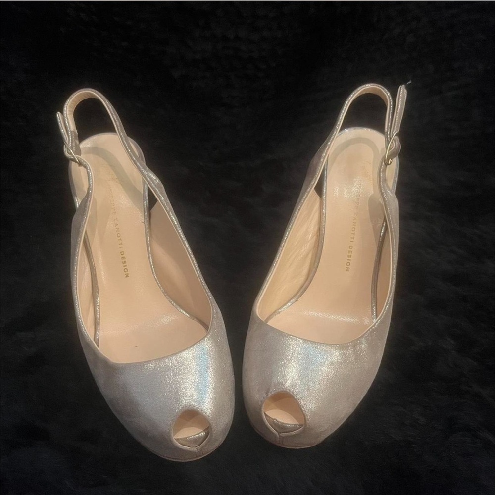 Champagne Early 2000s Giuseppe Zanotti Peek-a-Boo Toe Heels!